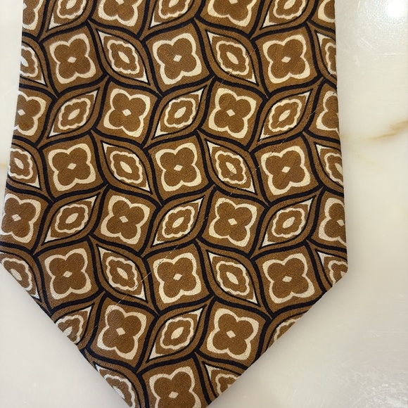 Burberry Camel Tan Patterned Tie—GREAT!! Beautiful Colors & Design—100% Silk—EUC - Picture 8 of 8